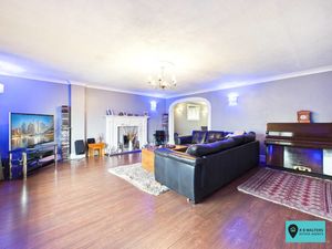 Living Room- click for photo gallery